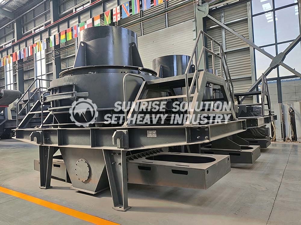 Crawler type crushing and screening machine