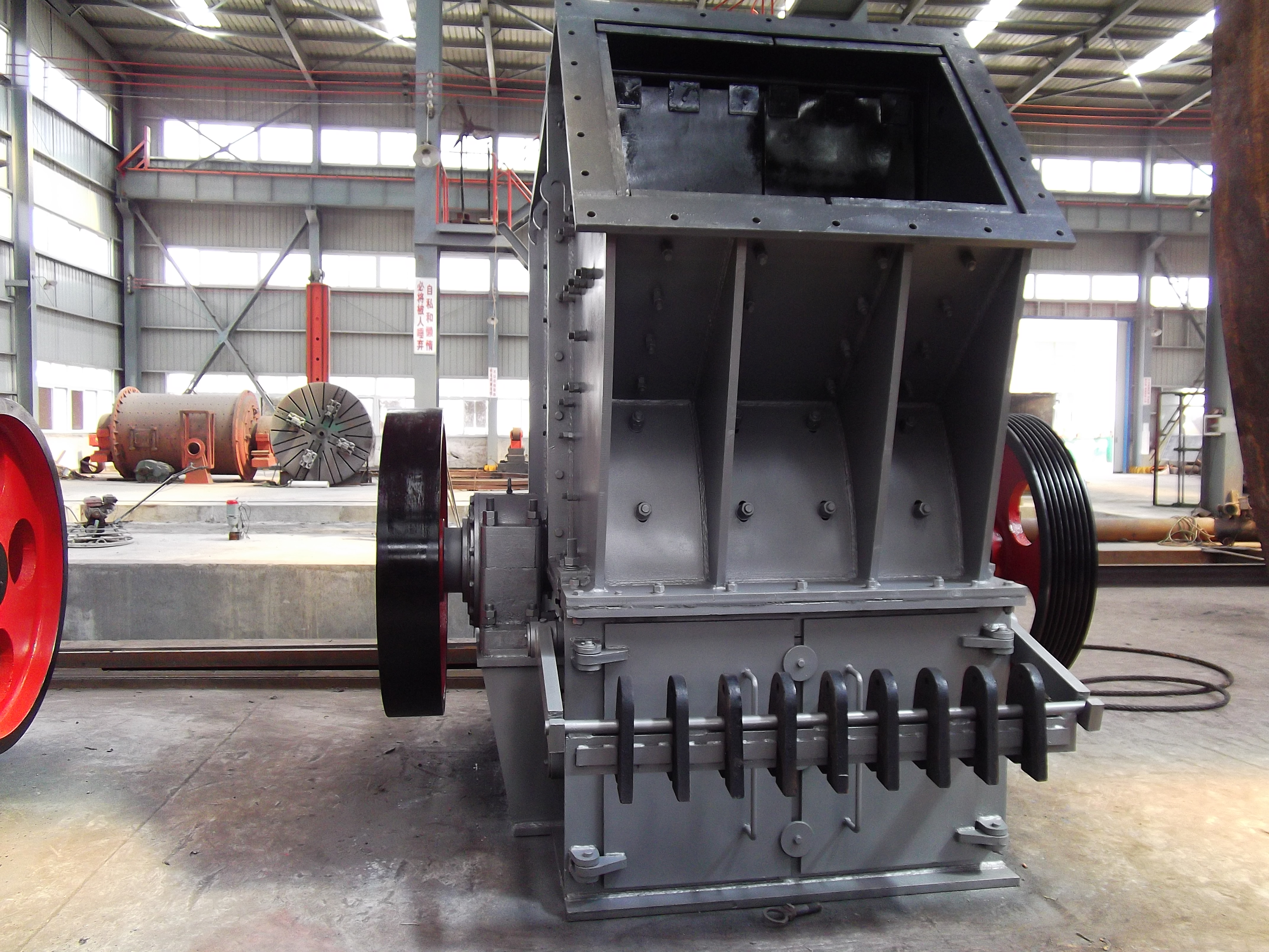 Heavy hammer type coal gangue crusher