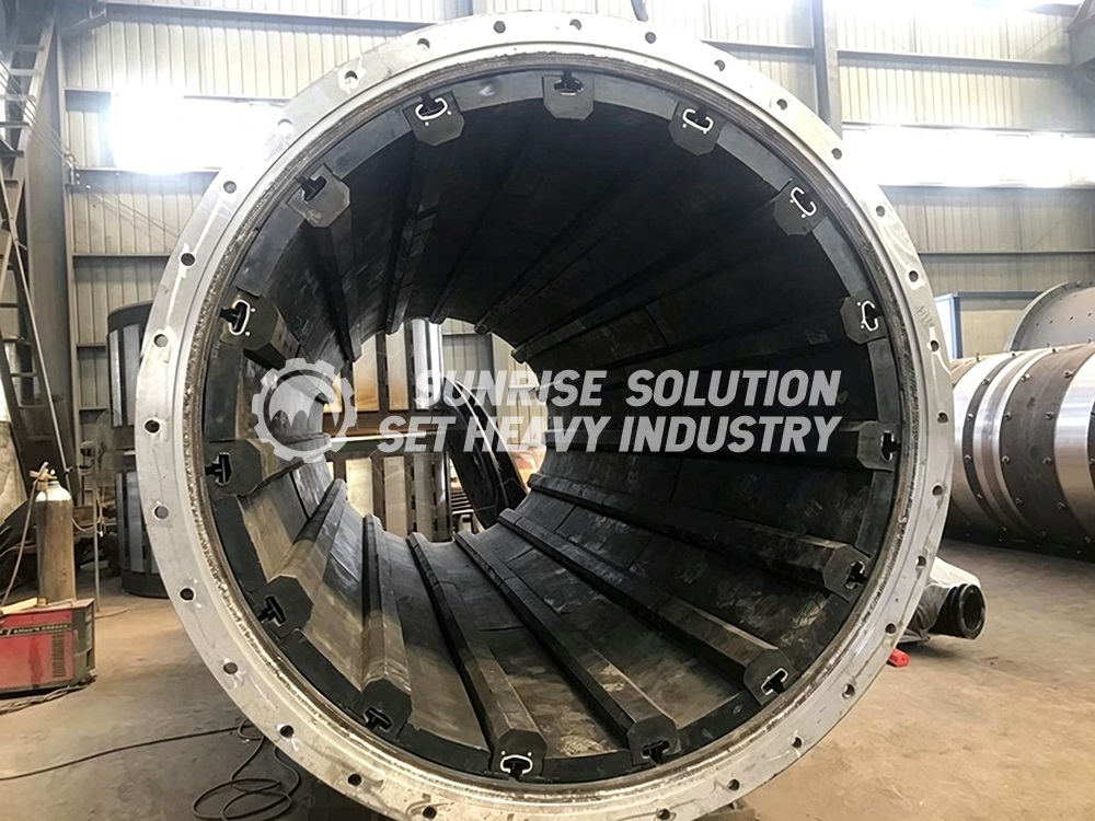 Wet rubber ball mill