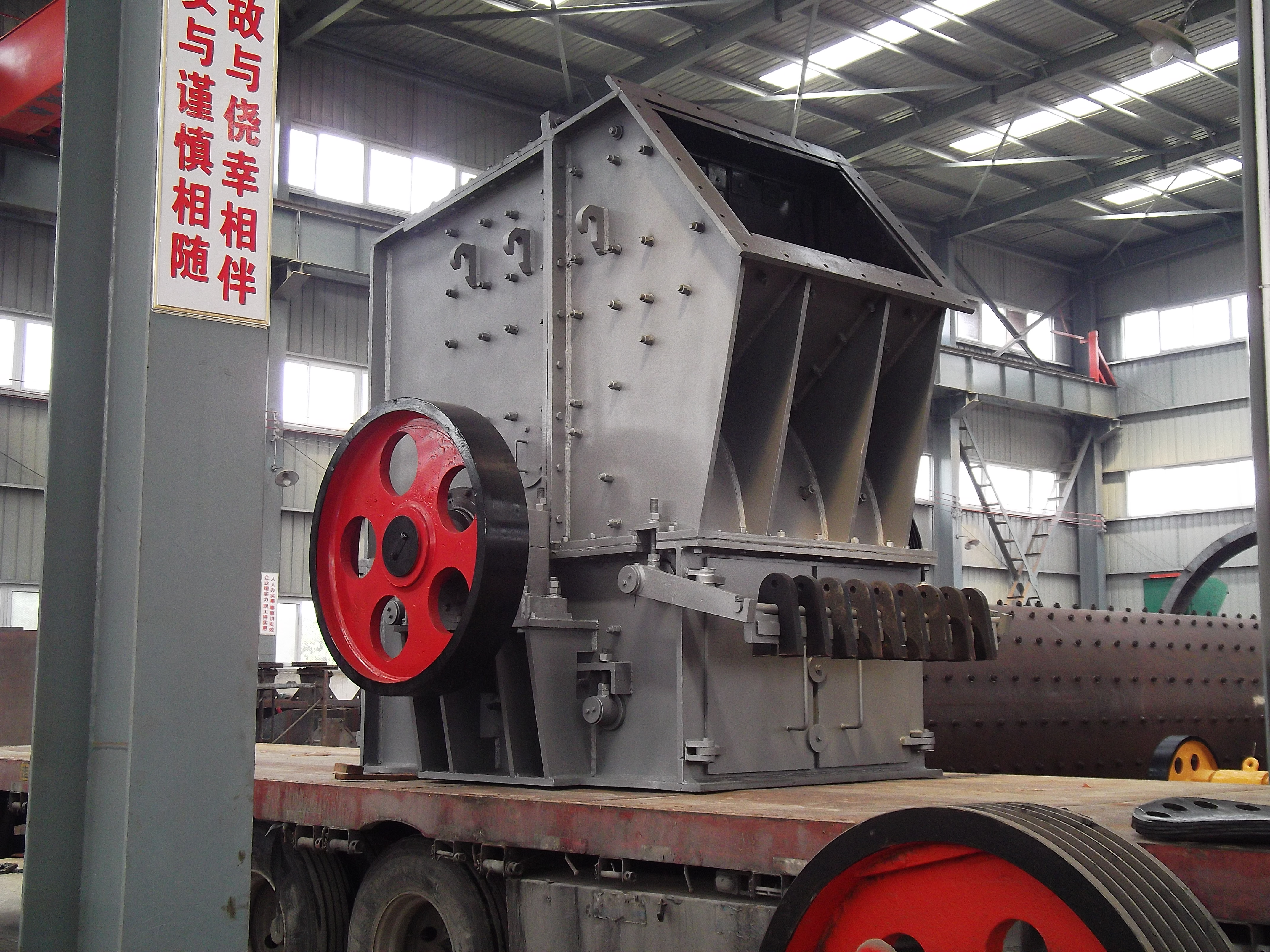 Heavy hammer type coal gangue crusher