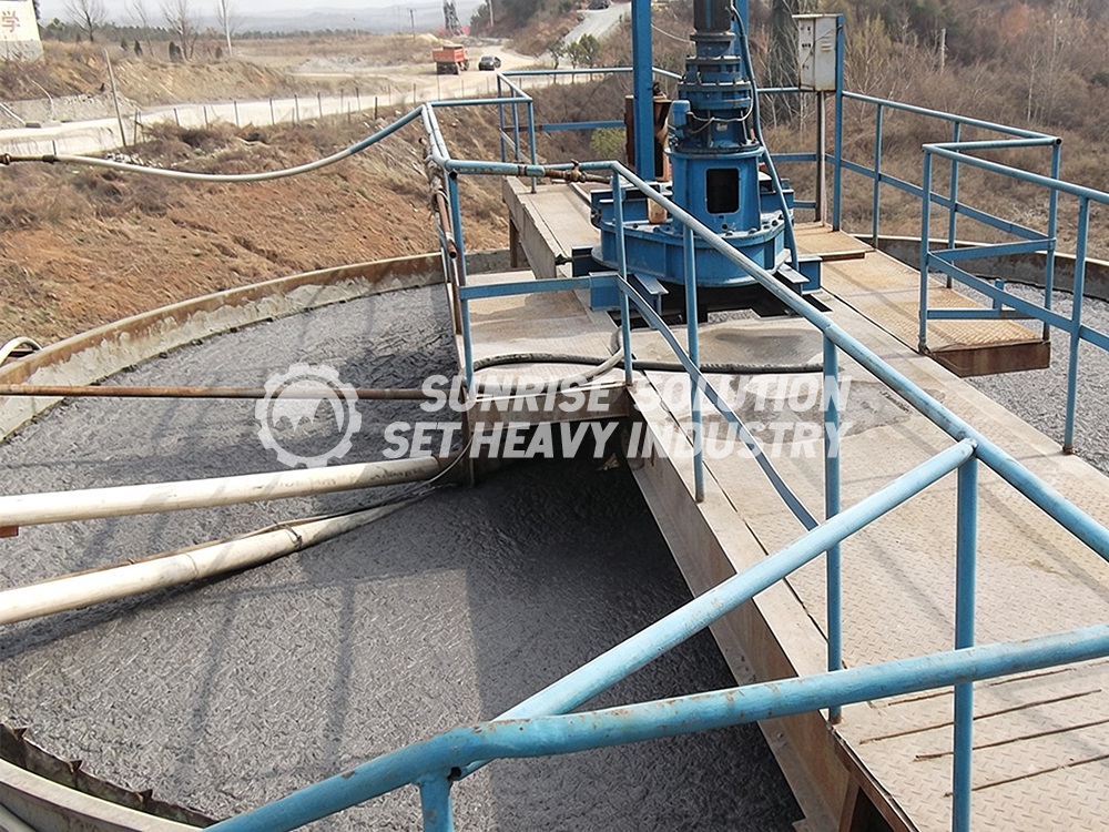Wheel type cone mobile crushing station
