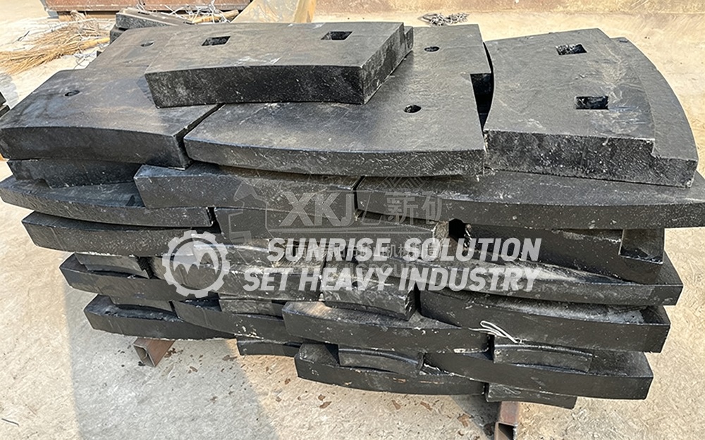 Crawler mobile screening station